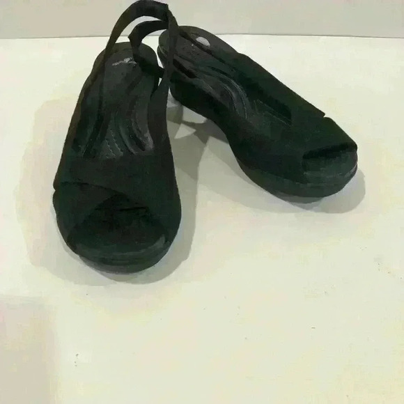 Women’s Crocs Black Heels Size 4 - Picture 2 of 8